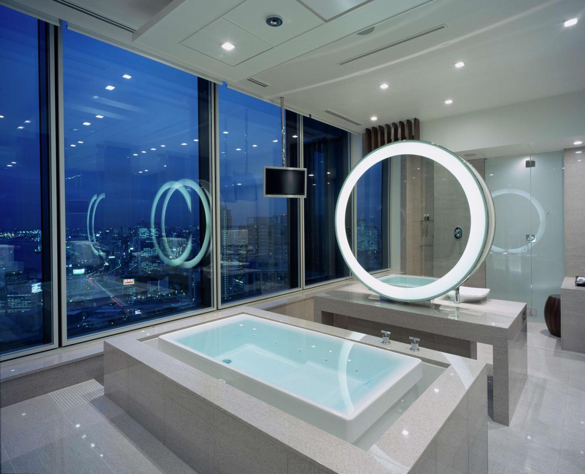 คอนราด โรงแรม 5*
