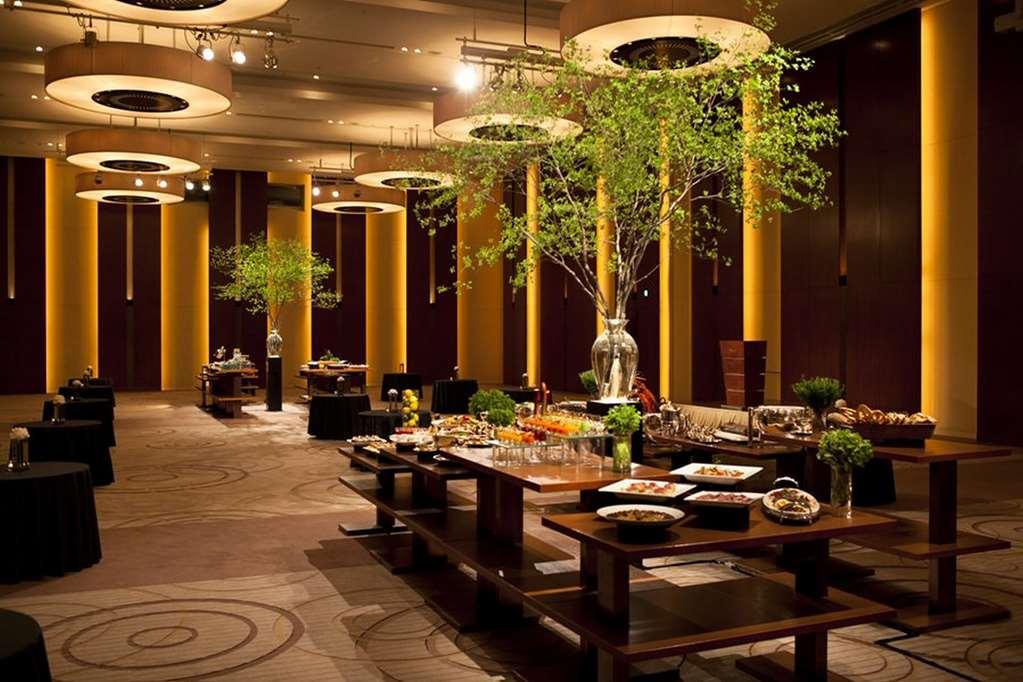คอนราด โรงแรม 5*